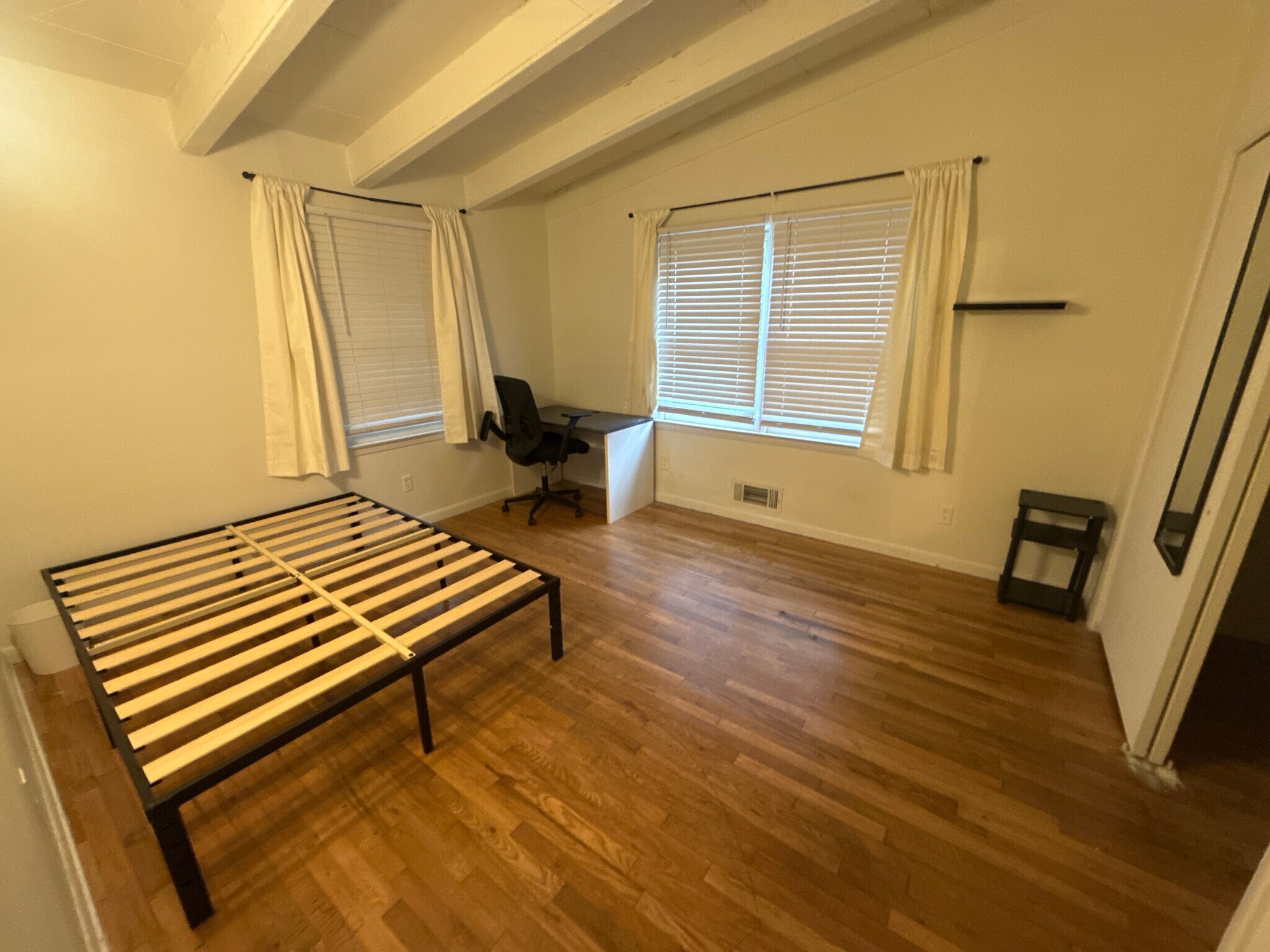 Building Photo - 1009 Hampton St NW