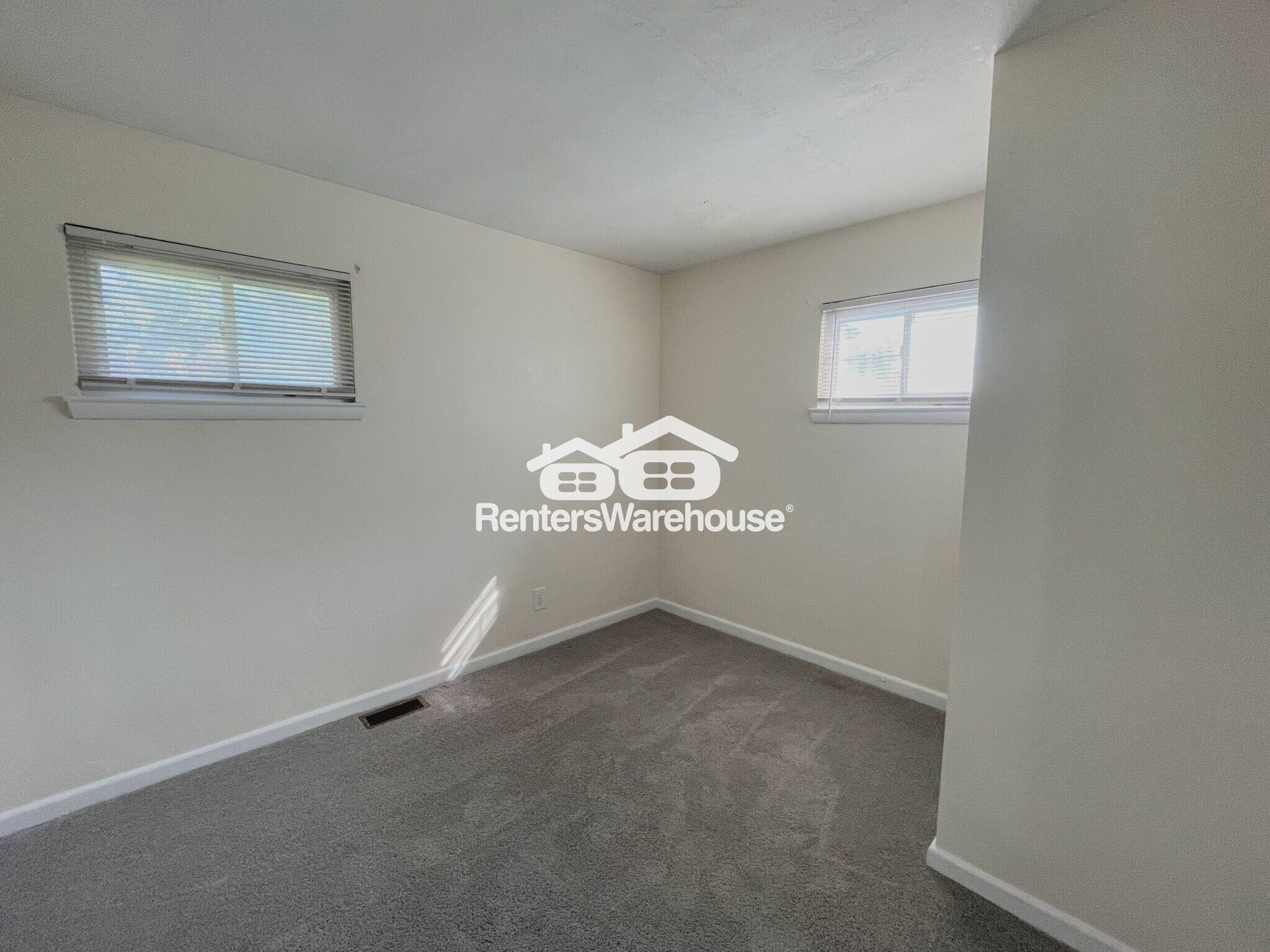 Building Photo - 4960 Clover St