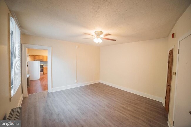 Building Photo - 527 Fairmount Ave