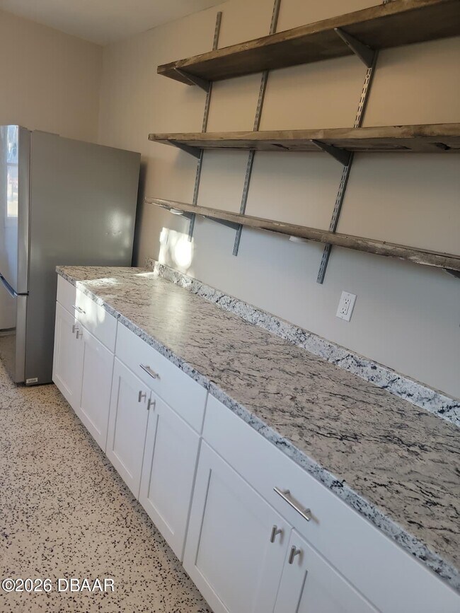 Building Photo - 1442 John Anderson Dr