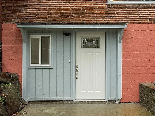 Building Photo - Classic Fauntleroy Home on a Spacious Lot ...