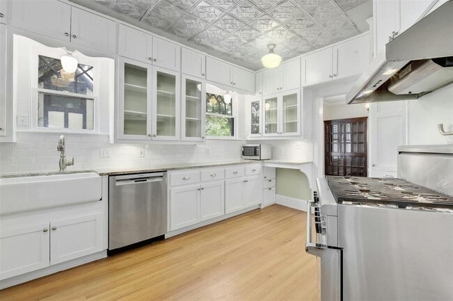 Building Photo - 1606 Travis Heights Blvd