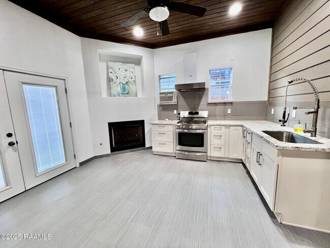 Building Photo - 411 Dunvegan Ct