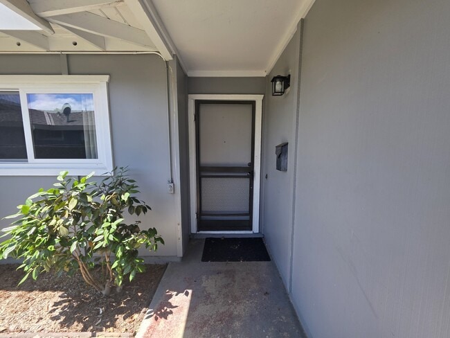Building Photo - 3360 Los Prados St