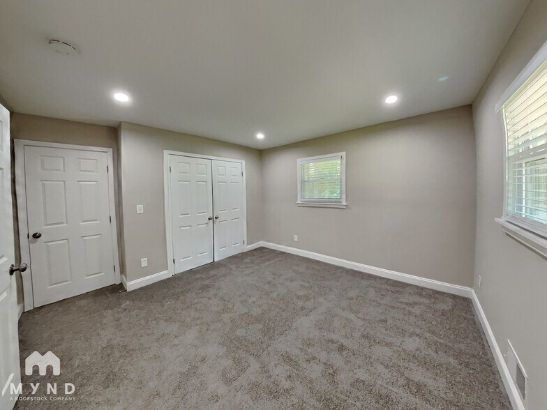 Building Photo - 8266 Lake View Terrace