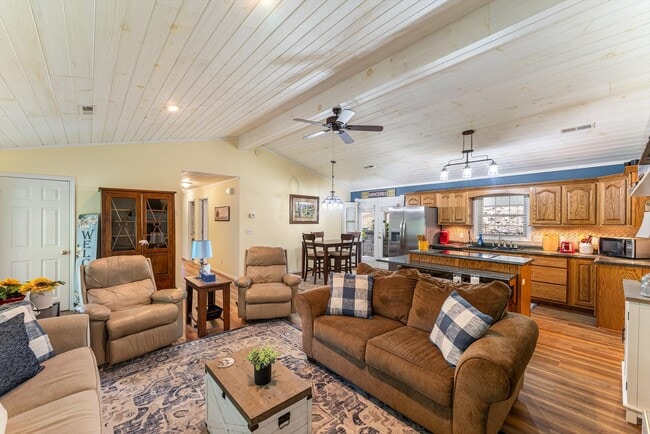 Building Photo - 519 Country Oaks Dr