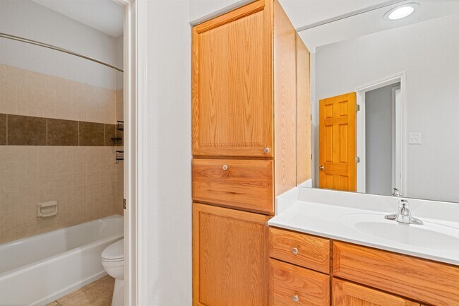 Building Photo - 307 Echo Valley Dr