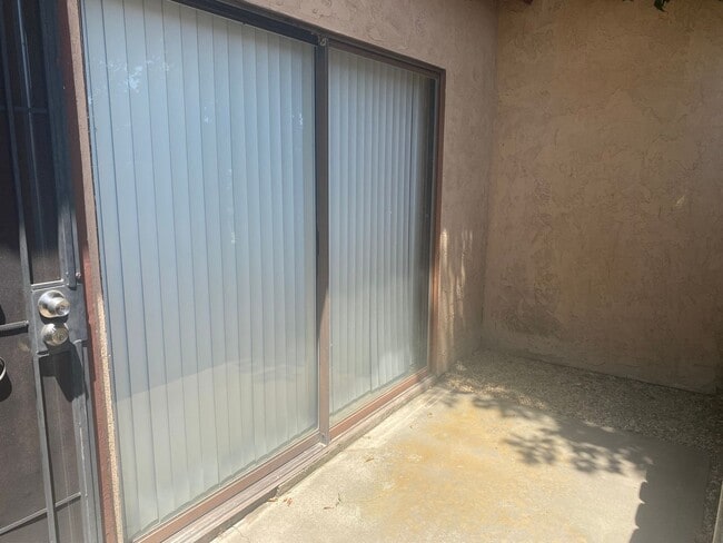 Building Photo - Hanford 1 bedroom spacious loft unit
