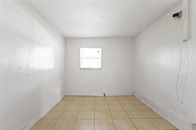 Building Photo - 4184 SW 49th Ct