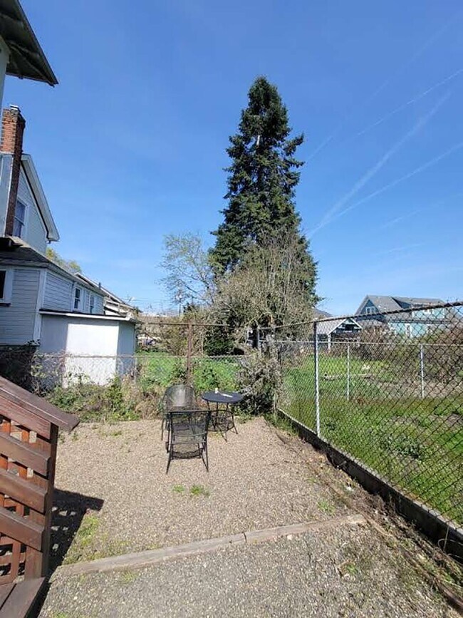 Building Photo - 3628-3634 SE Milwaukie Ave