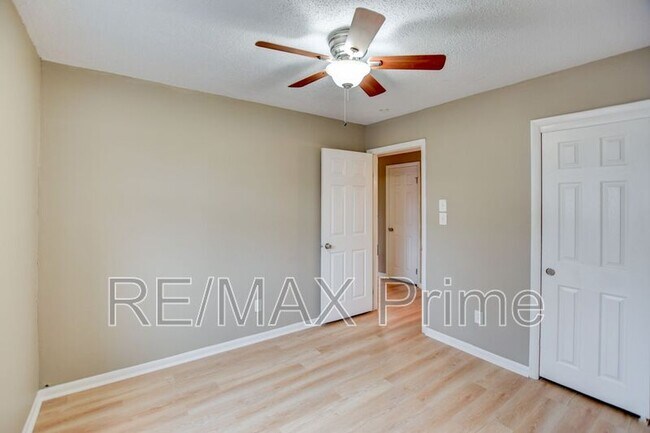 Building Photo - 700 Alder Cir