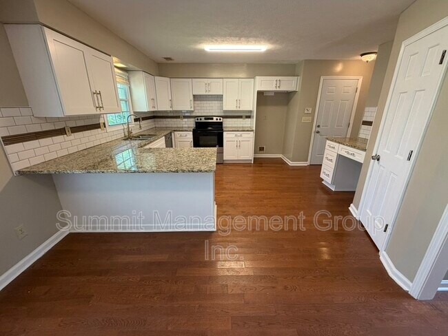 Building Photo - 1611 Ellington Rd SE