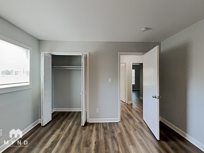 Building Photo - 4901 Craigwood Dr