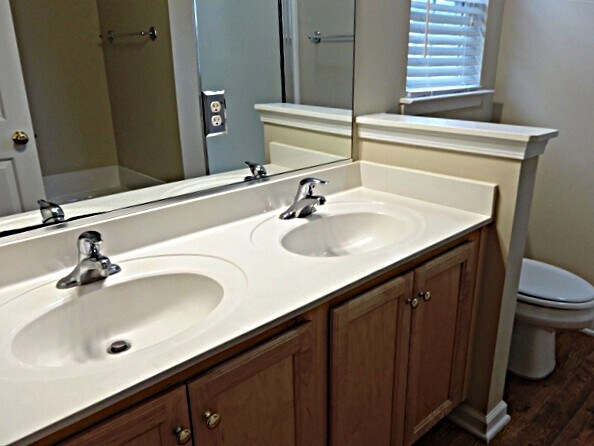 Building Photo - 108 Cannonsmill Ln