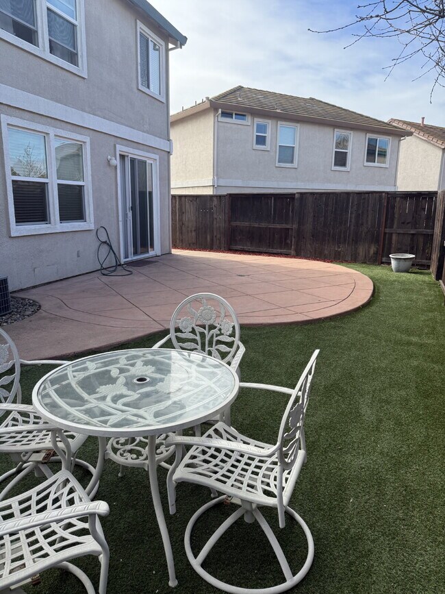 Building Photo - Charming 4-Bedroom, 3-Bathroom Single-Family Home