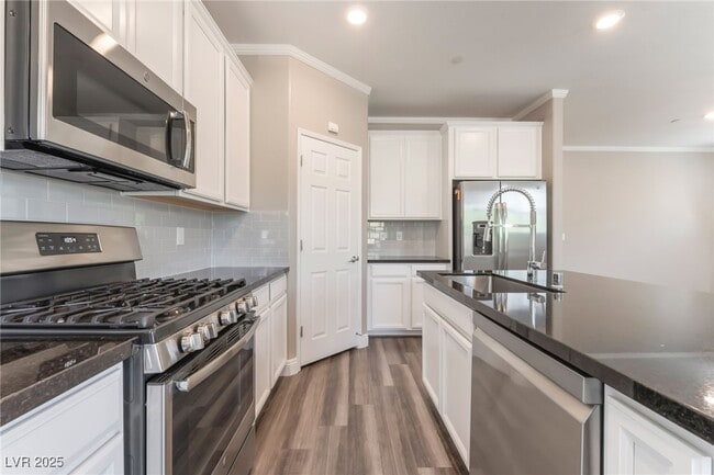 Building Photo - 161 Lomita Heights Dr