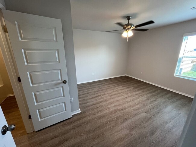 Building Photo - Pre-Leasing Now! Discover Modern Living in This 4-Bedroom, 2-Bath Home at Cottages at Clear Creek