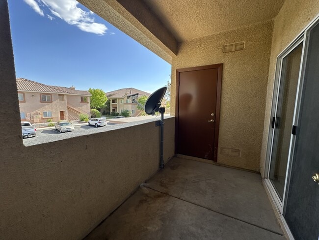 Building Photo - 1050 E Cactus Ave
