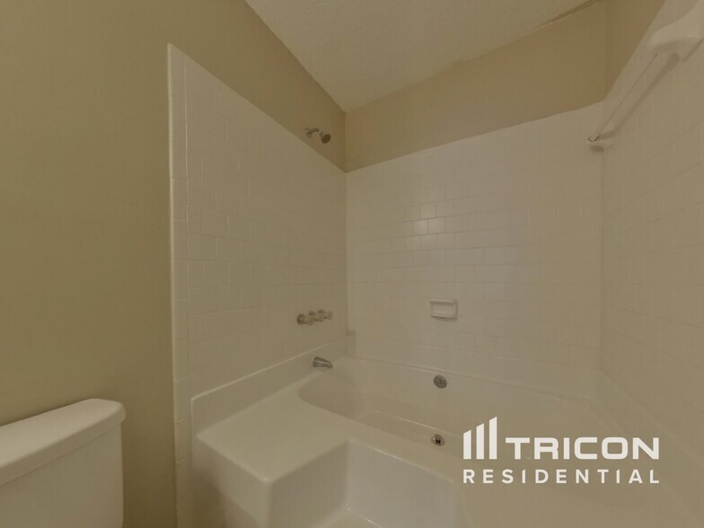 Building Photo - 1418 Millstream Trail NW