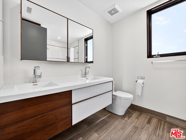 Building Photo - 770 Paseo Miramar