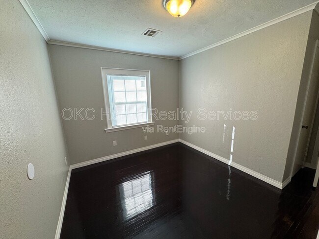 Building Photo - 1516 Park Cir