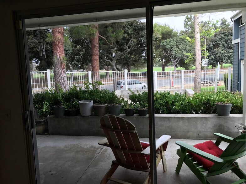 Building Photo - 6000 Bixby Village Dr