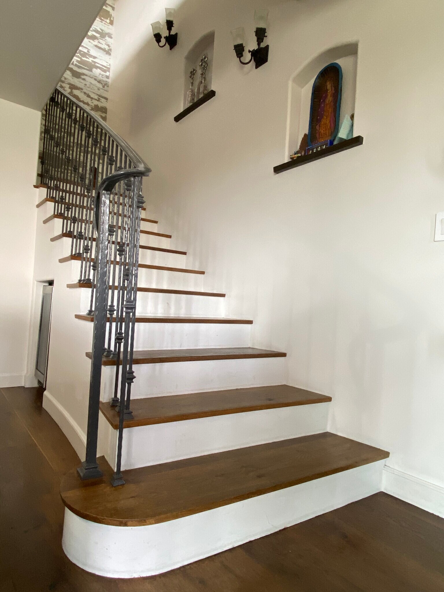 Building Photo - 221 24th St