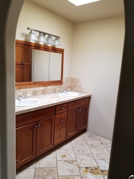 Building Photo - 16445 N 29th Dr