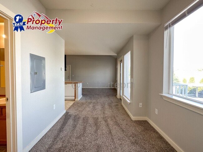 Building Photo - 272 W Mallard Dr