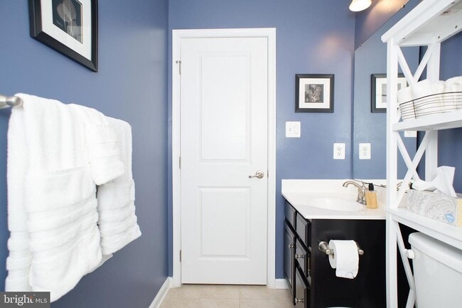 Building Photo - Stunning 3bd 2.5bth townhome in the Pondview community in Millersville.