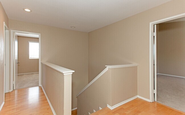 Building Photo - Large 4 Bedroom, 2.5 Bath Home with Large 3 Car Garage!!