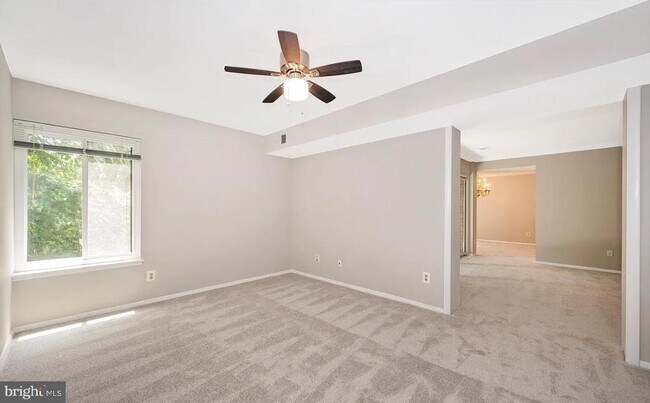 Building Photo - 11305 Commonwealth Dr