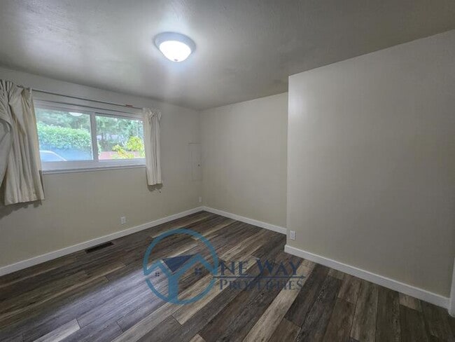 Building Photo - 4624 Grandview Dr W