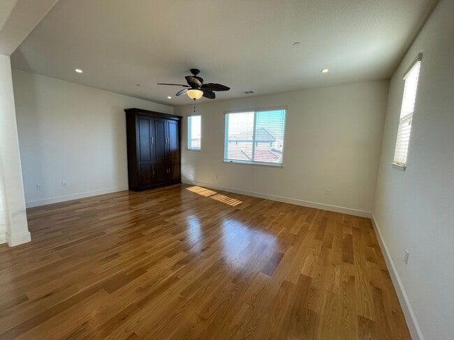 Building Photo - 2024 Newcastle Dr