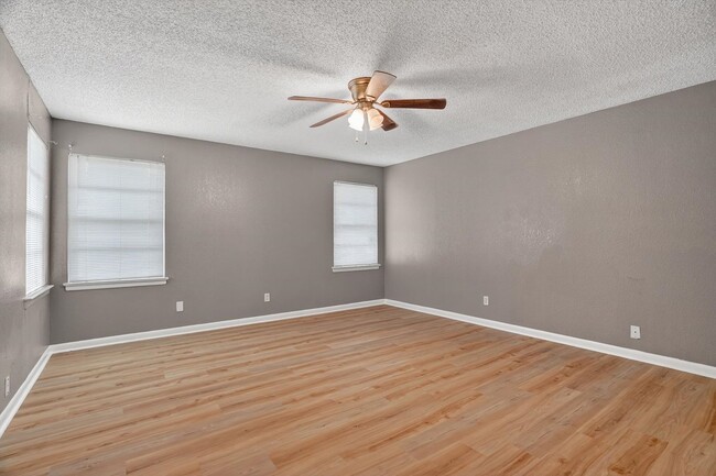 Building Photo - Move-In Ready Gem Near DFW Airport and Major Highways