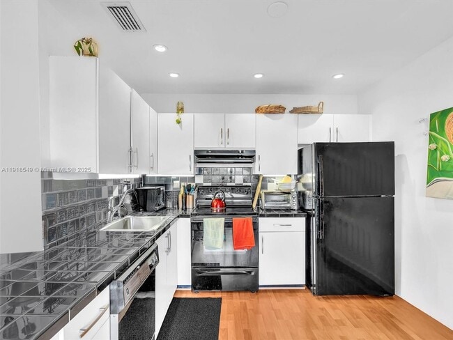 Building Photo - 3558 Magellan Cir