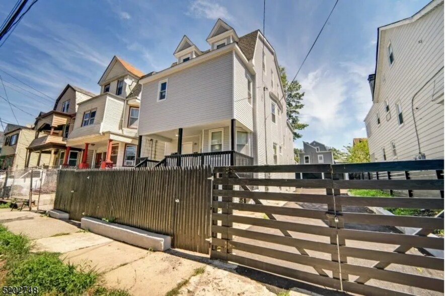 Building Photo - 106 Vermont Ave