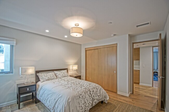 Building Photo - NEWER, LUXURIOUS & MODERN, 2920 SQ FT HOME W/ HIGH END DETAILS, AMAZING DECK/BALCONY SPACE, 2-CAR...