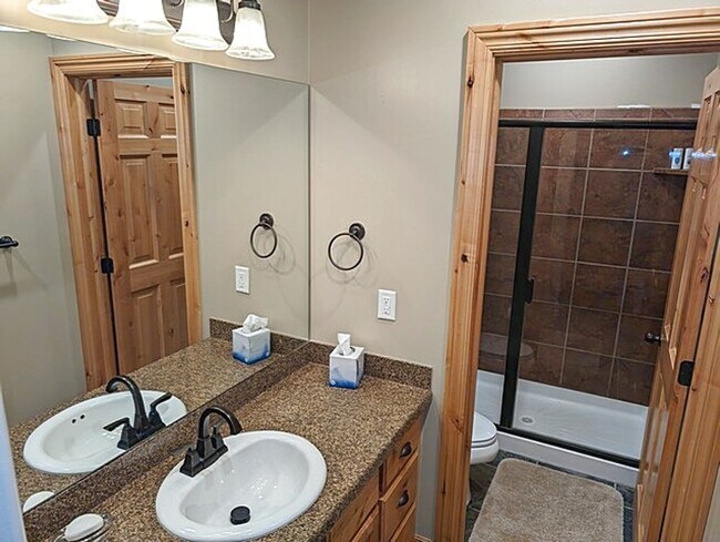 Building Photo - Beautiful Fully Furnished Jordanelle Townhome
