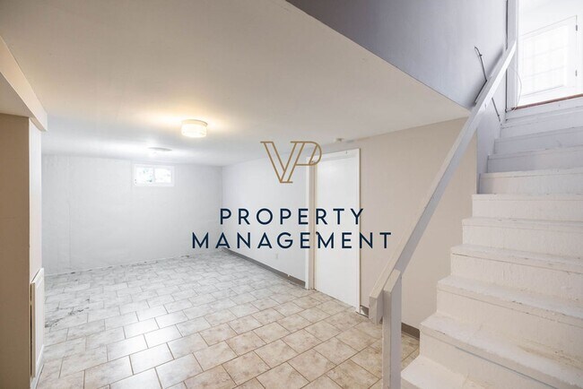 Building Photo - 6643-6645 Floyd St