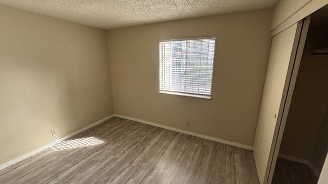 Building Photo - First Floor 2-bed, 2-bath, no carpet here!