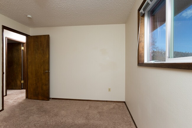 Building Photo - Modern Duplex for rent near Wandermere