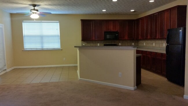 Building Photo - Swim Community - 4bd x 2 1/2bth w/2 Car Garage  (181 Bus Route) no sec 8