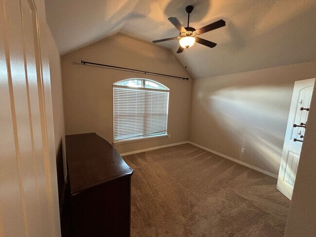 Building Photo - Available Now! Beautiful 3-Bedroom, 2-Bath...