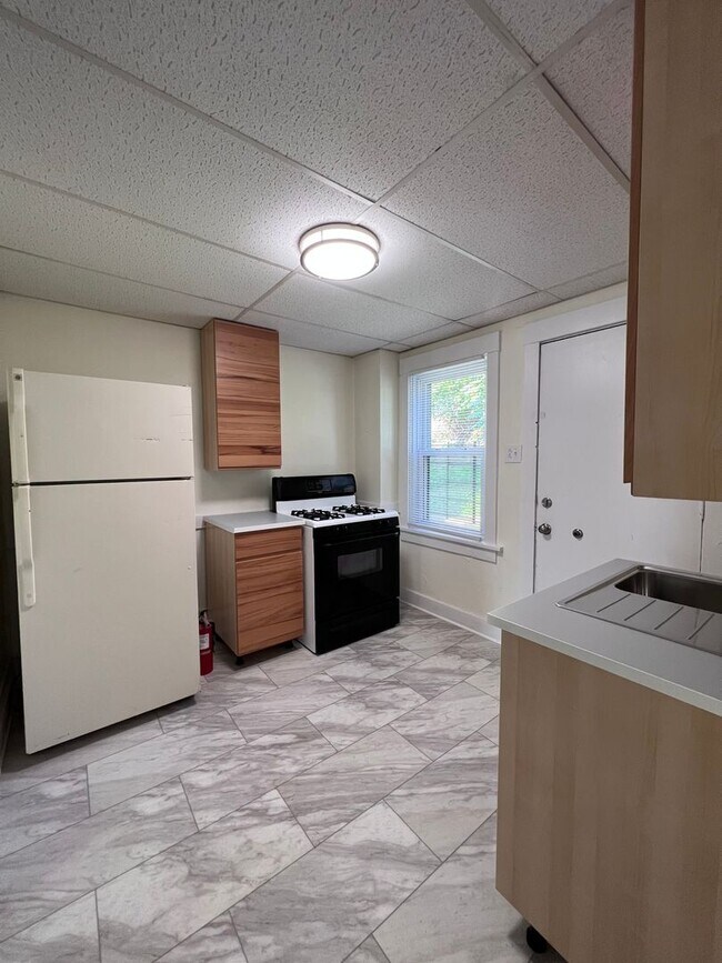 Building Photo - Cozy 1BR apartment now available!