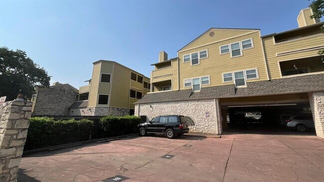 Building Photo - 808 W 29th St