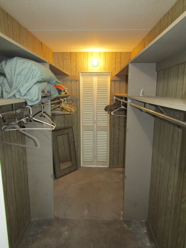 Building Photo - 708 S Tamiami Trail