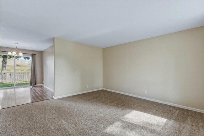 Building Photo - THREE BEDROOM PLUS BONUS OR FOURTH BEDROOM
