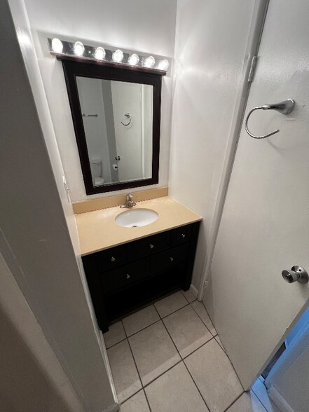 Building Photo - 142 Burgundy Hill Ln