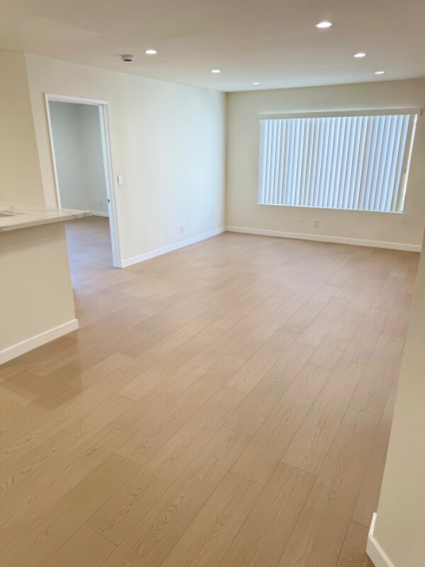 Building Photo - 5259 Cartwright Ave